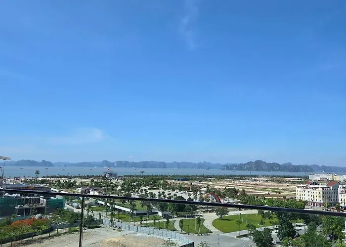 H2415 The * Ha Long