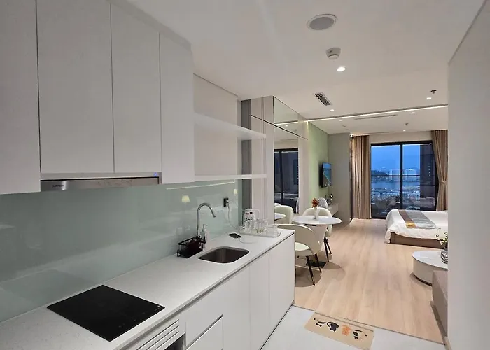 H2415 The Apartment
